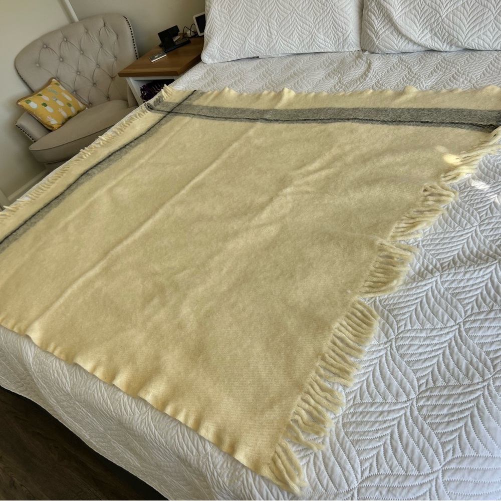 RARE Kardelen AB Sweden 100% Wool‎ Cream, Grey Black Plaid Cottage Throw Blanket - Picture 9 of 10